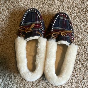 L.L. Bean plaid Sherpa slippers, size 9